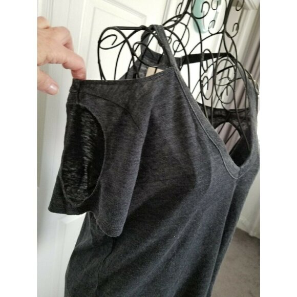 Chaser Vintage Style V-Neck Cold Shoulder Tee Shirt Round Hem Gray Knit Sz M - Picture 3 of 6